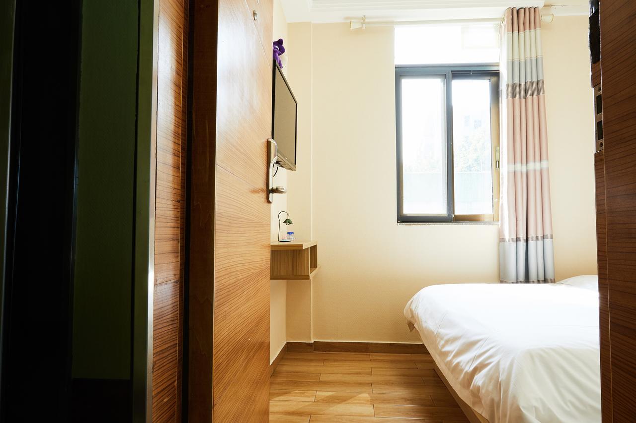 Starry Hotel Canton Esterno foto